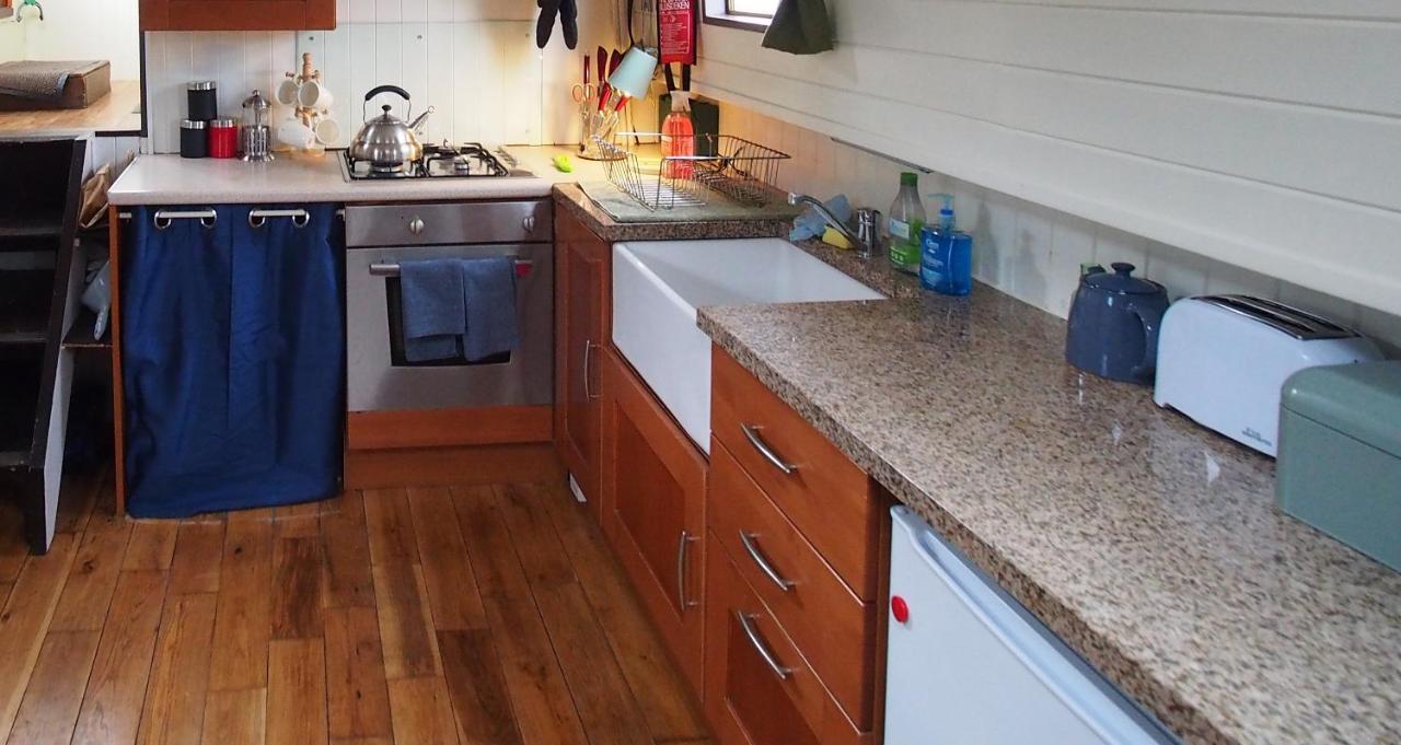 Sallins Roisin Dubh Houseboat酒店 外观 照片