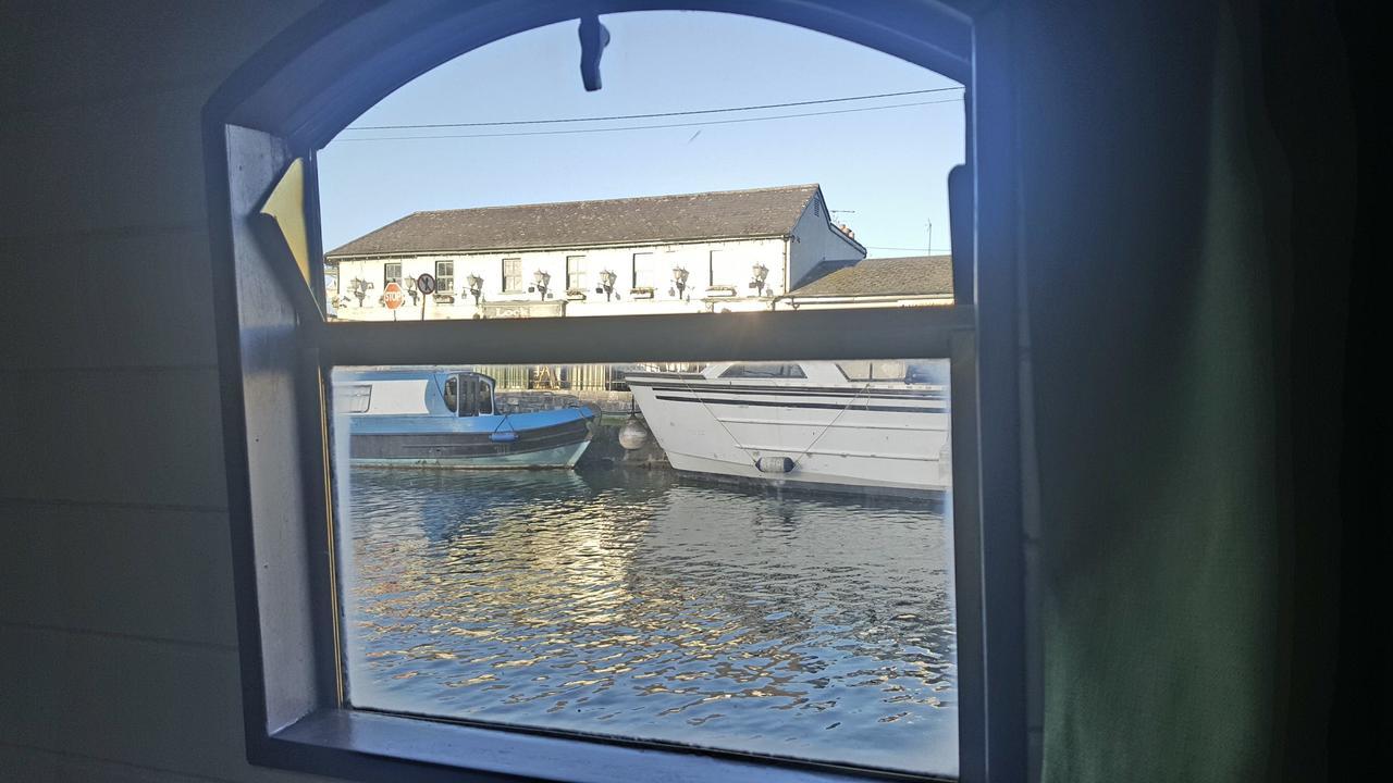 Sallins Roisin Dubh Houseboat酒店 外观 照片
