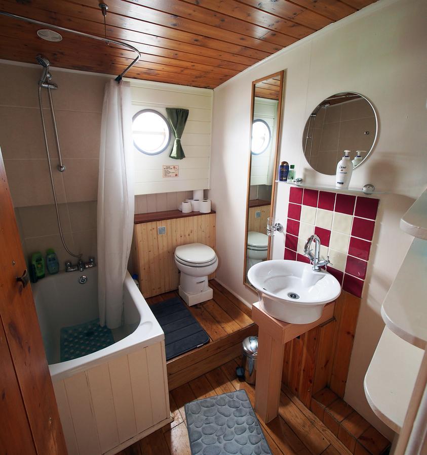 Sallins Roisin Dubh Houseboat酒店 外观 照片